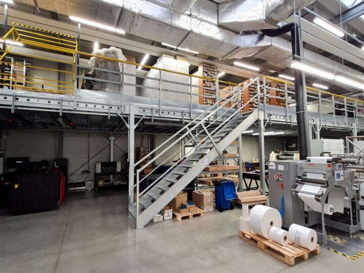 Podest magazynowy 25 × 6 m w systemie SOPPALCO SIGMA