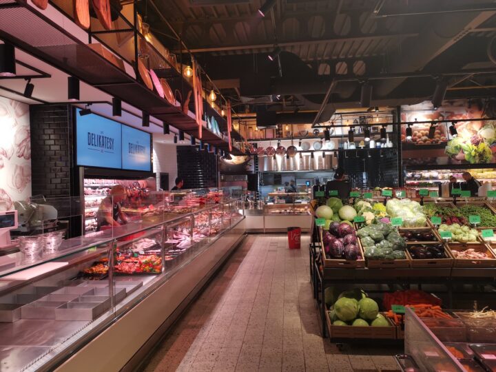 Modernizacja supermarketu w Gdyni — lady ENIXE i regały ETHOS