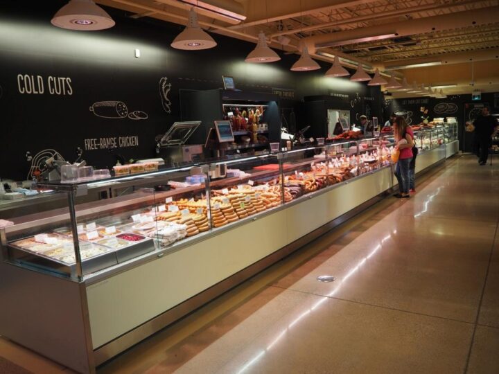 Wyposażenie supermarketu w Kanadzie pod klucz